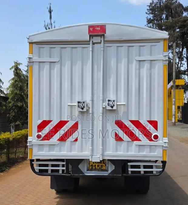 Isuzu NMR 2021 White - thumbnail 2