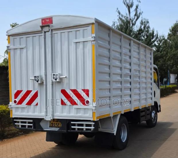 Isuzu NMR 2021 White - thumbnail 4