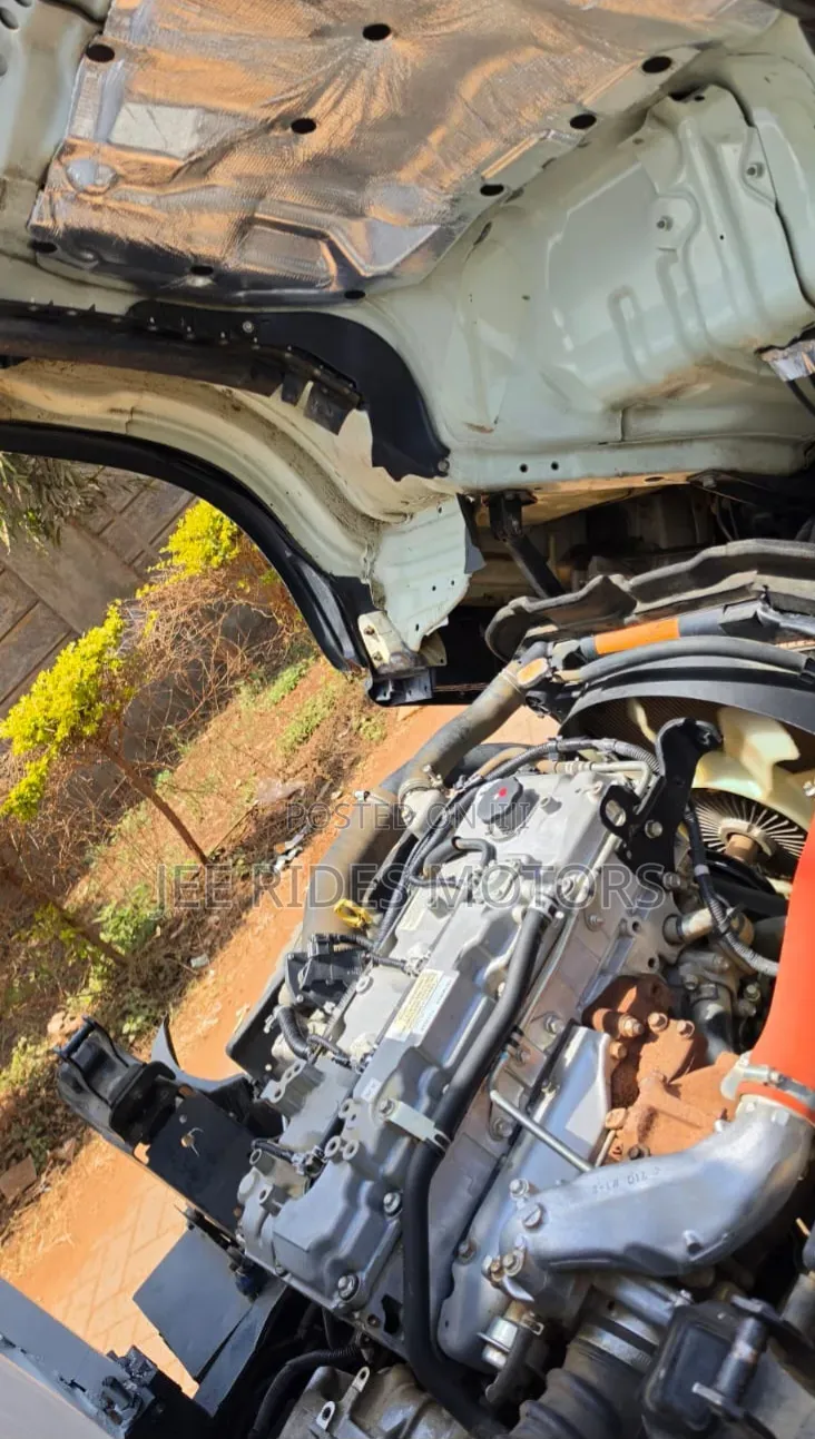 Isuzu NMR 2021 White