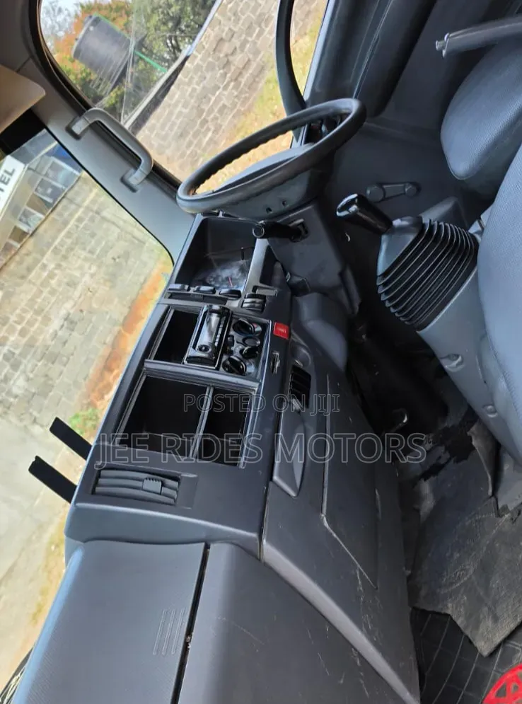 Isuzu NMR 2021 White