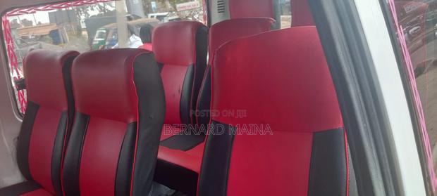 Toyota HiAce 2004 White - thumbnail 2