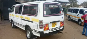 Toyota HiAce 2004 White