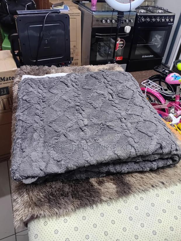 Sharper Fleece Blankets - thumbnail 5