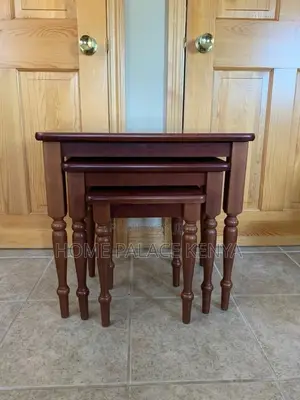Nesting Table; Traditional Mahogany Nesting Coffee Table Set