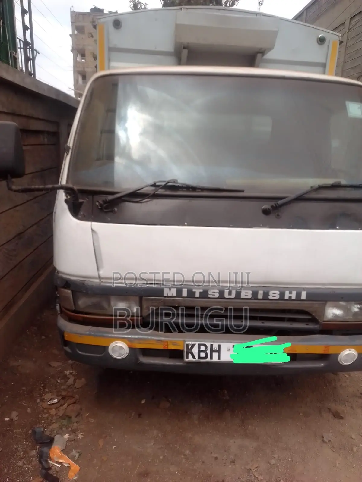 Mitsubishi Canter 4D 33 KBH