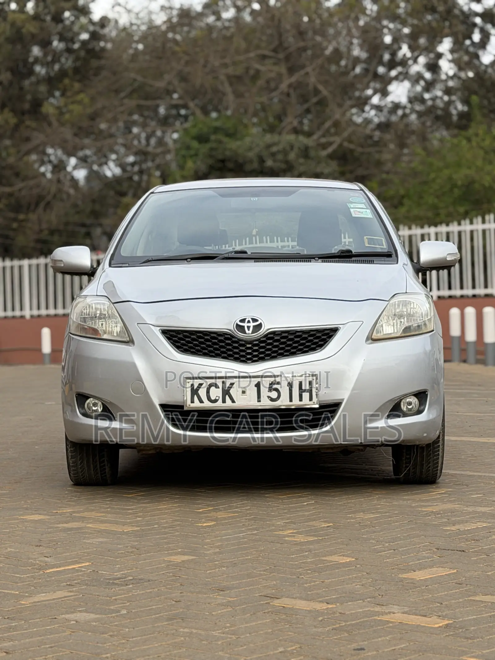 Toyota Belta 2010 Silver