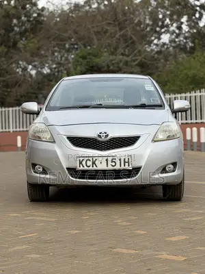 Toyota Belta 2010 Silver