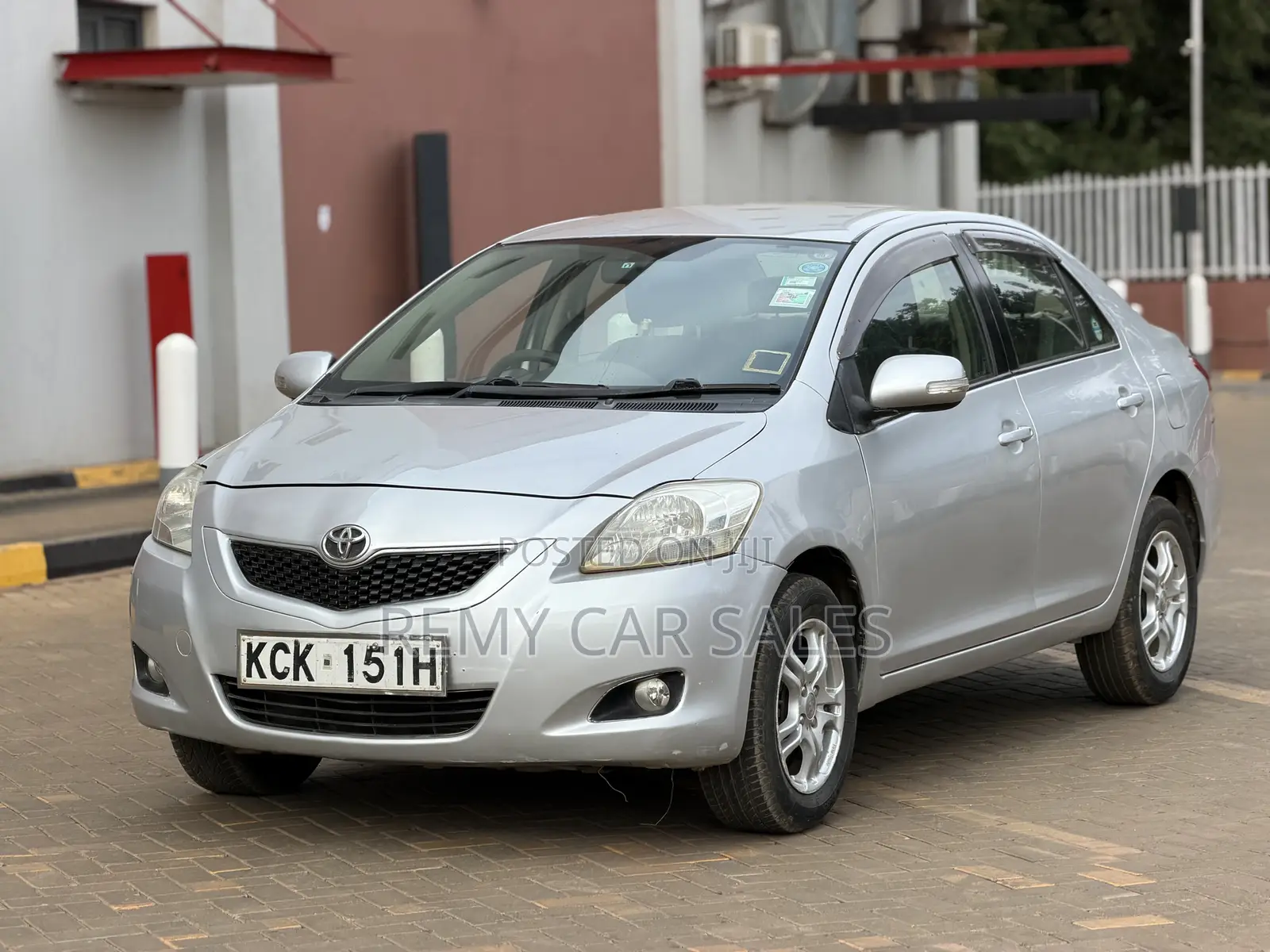 Toyota Belta 2010 Silver