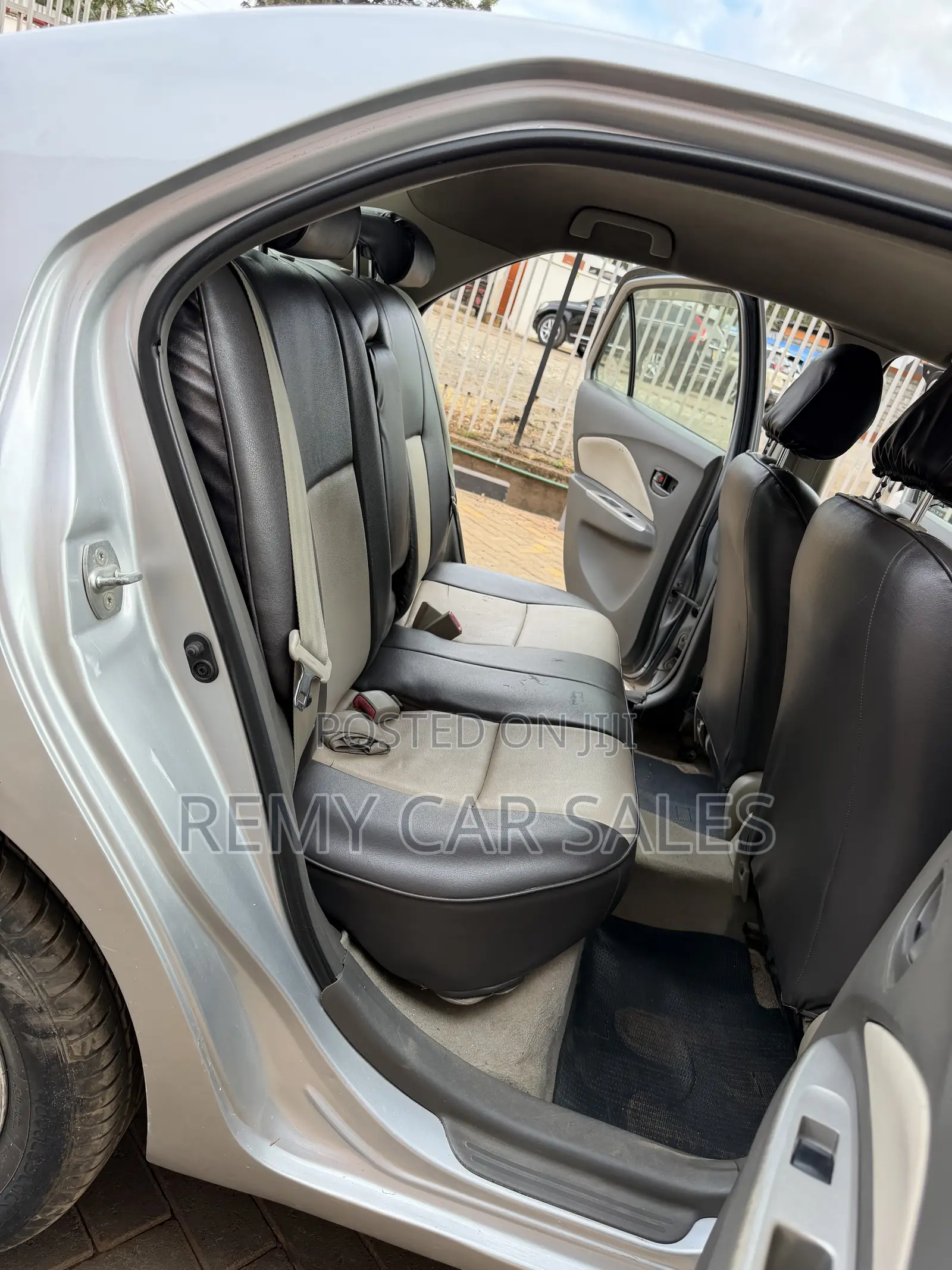 Toyota Belta 2010 Silver