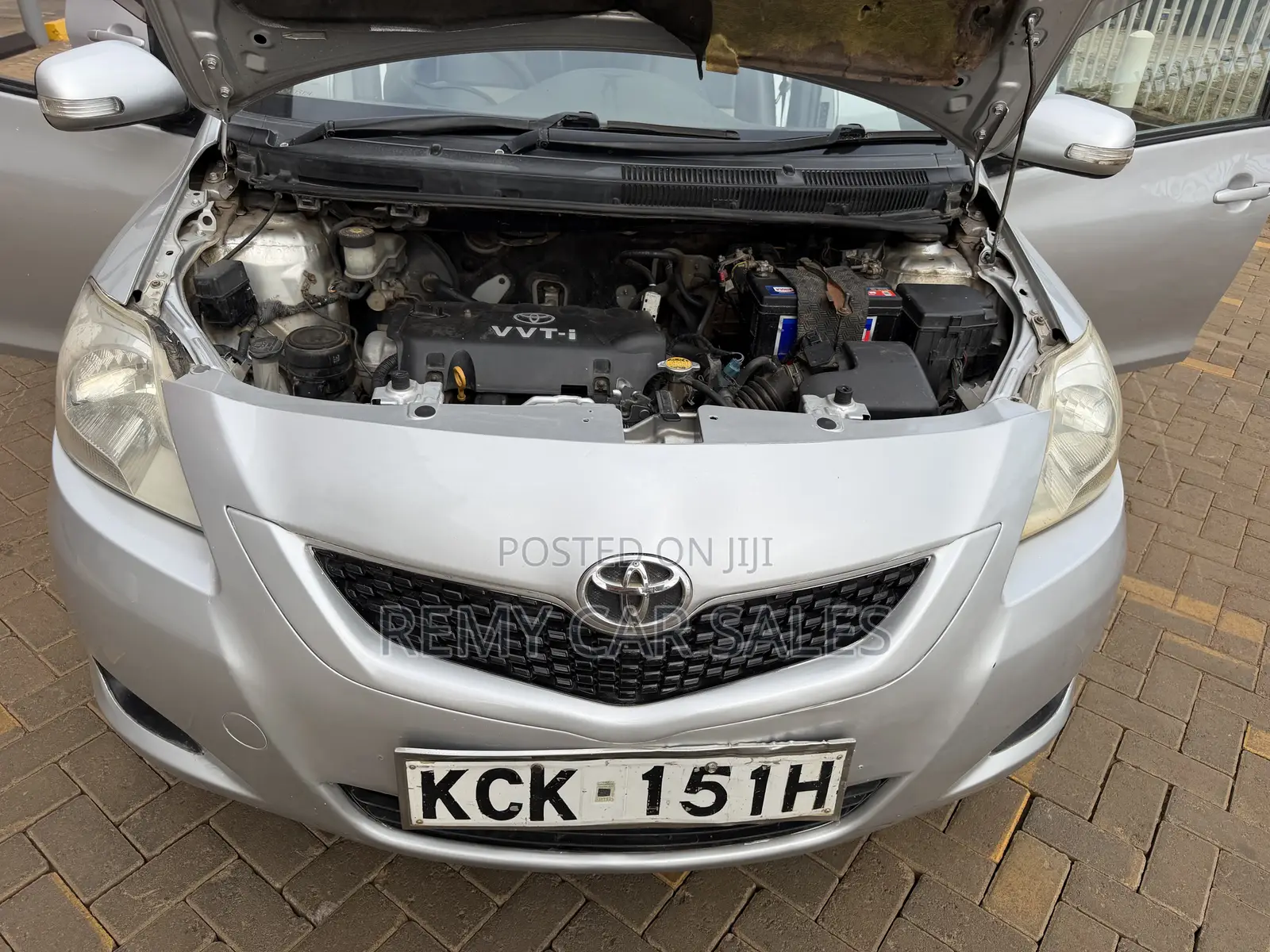 Toyota Belta 2010 Silver