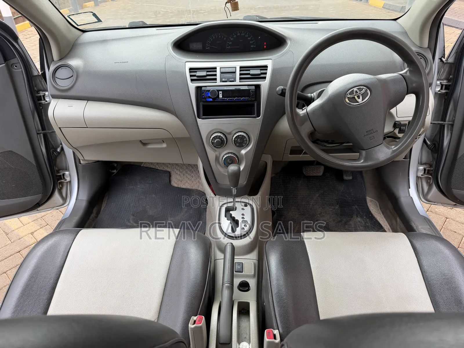 Toyota Belta 2010 Silver