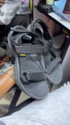 Clearance of Mens Teva Open Shoe Size 45 Black at 1700