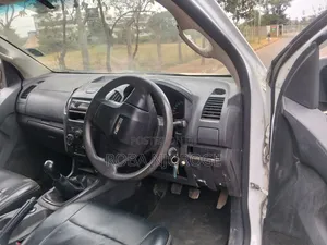 Isuzu D-MAX 2015 White