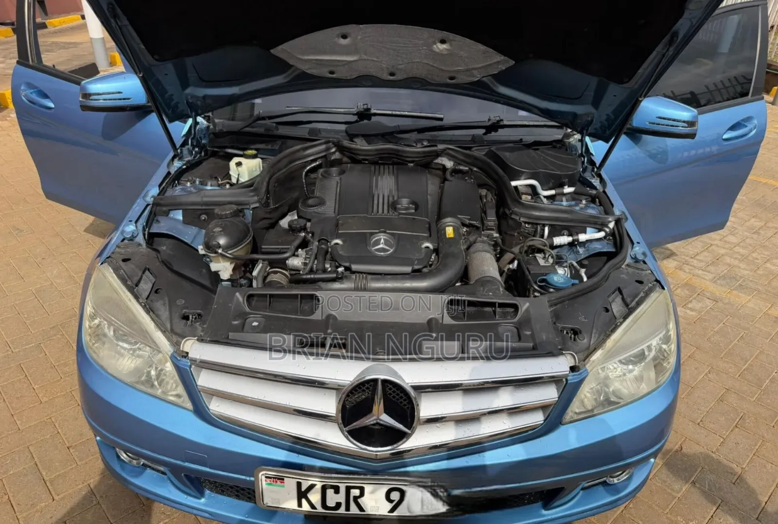 Mercedes-Benz C200 2011 Blue