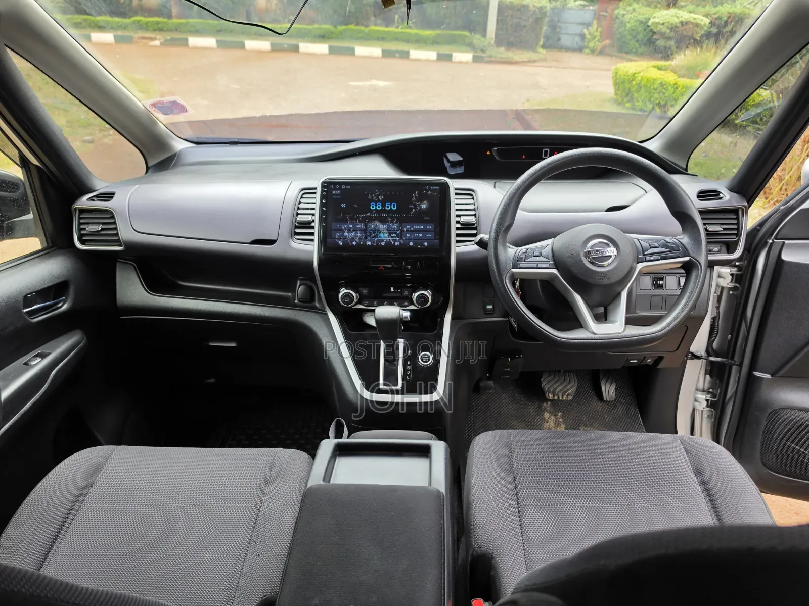 Nissan Serena 2018 Silver