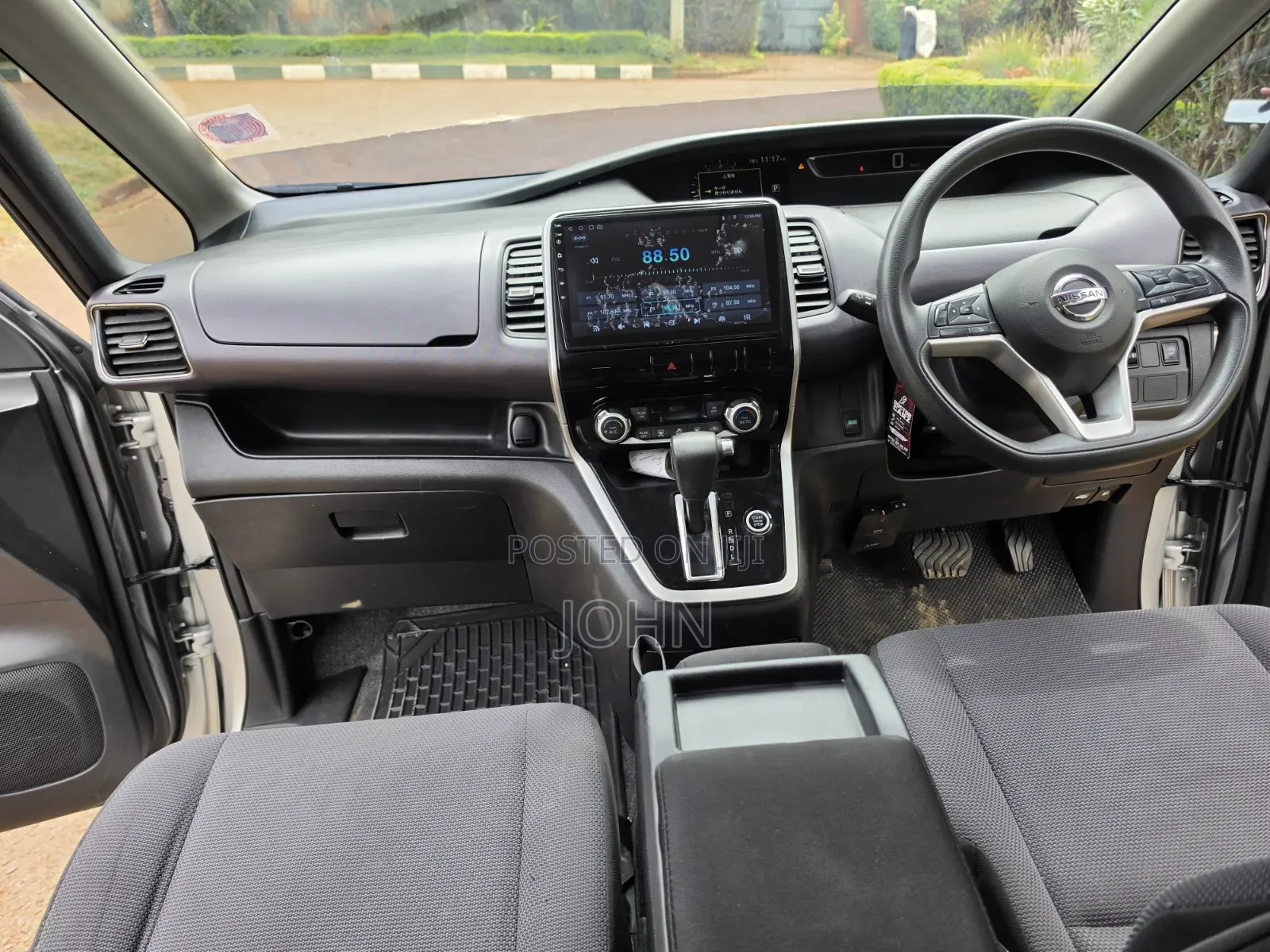 Nissan Serena 2018 Silver