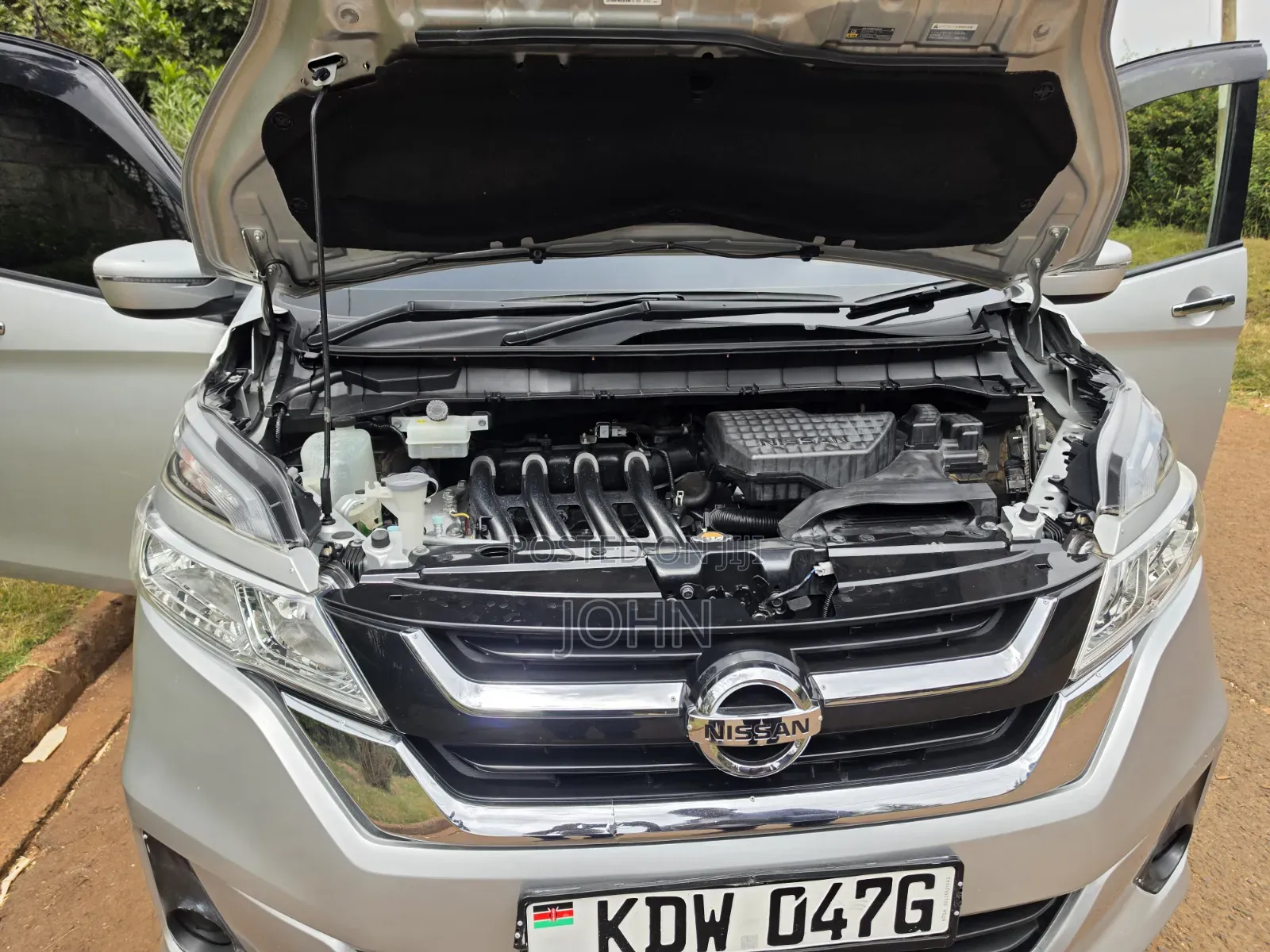 Nissan Serena 2018 Silver