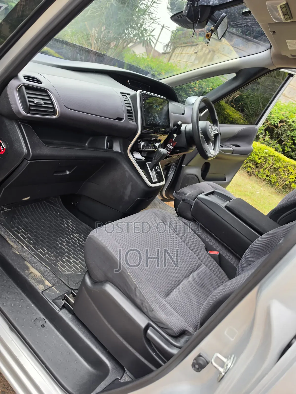 Nissan Serena 2018 Silver