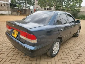 Nissan Sunny 2000