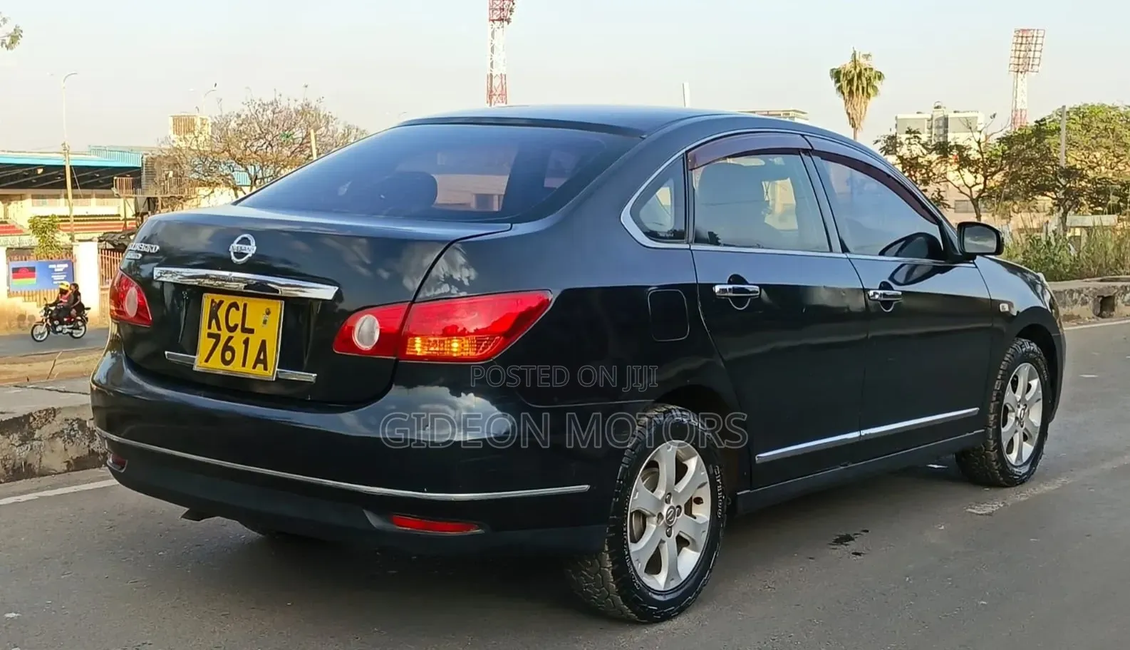 Nissan Bluebird 2010 Blue