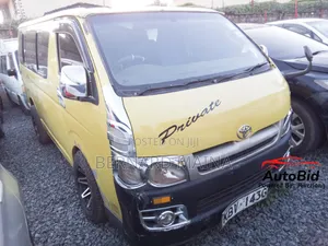 Toyota HiAce 2006 Yellow