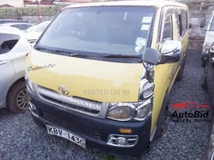 Toyota HiAce 2006 Yellow
