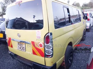 Toyota HiAce 2006 Yellow