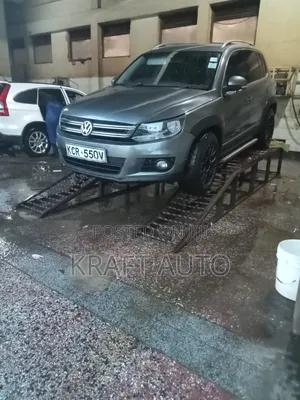 Volkswagen Tiguan 2011 Gray