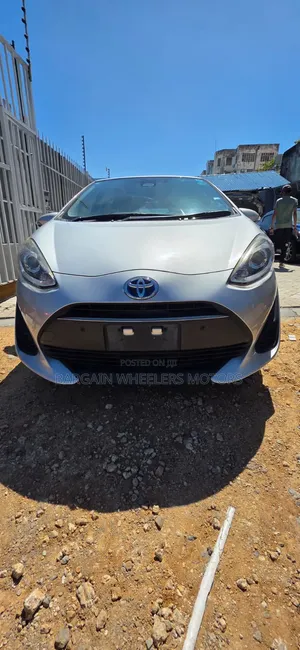 Toyota Aqua 2019 Silver