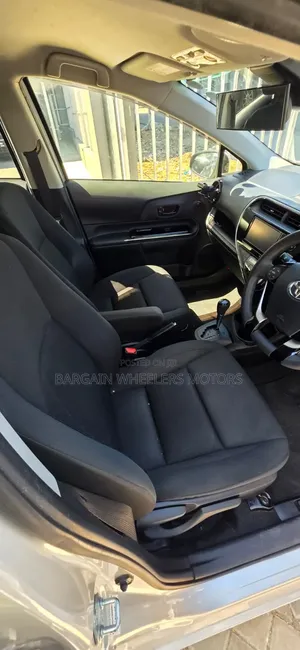 Toyota Aqua 2019 Silver