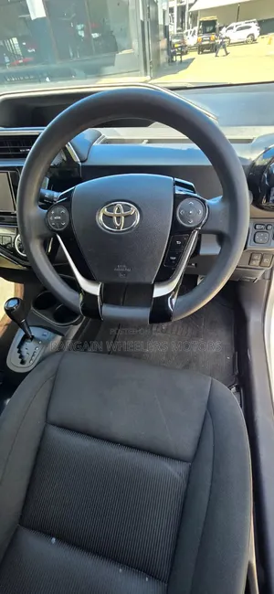 Toyota Aqua 2019 Silver