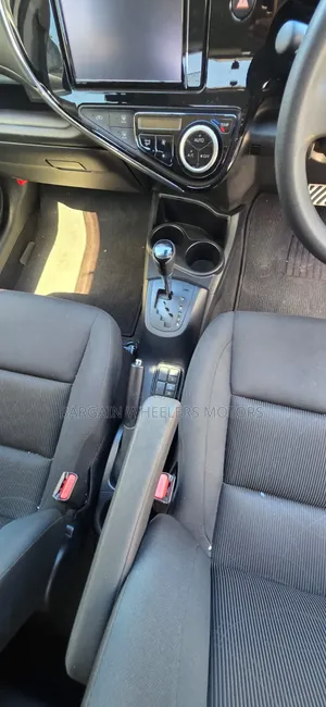 Toyota Aqua 2019 Silver