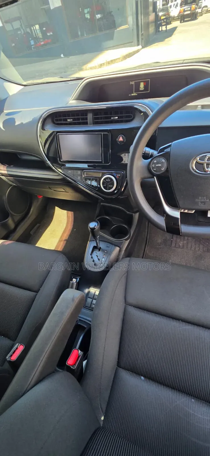 Toyota Aqua 2019 Silver