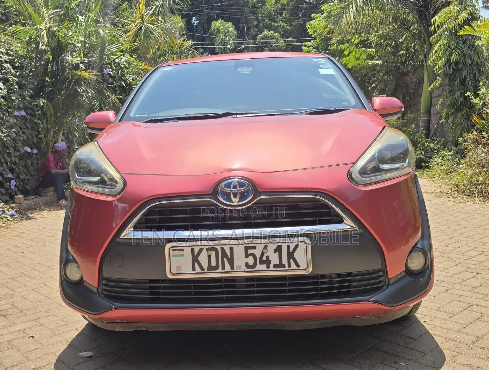 Toyota Sienta 2017 Red