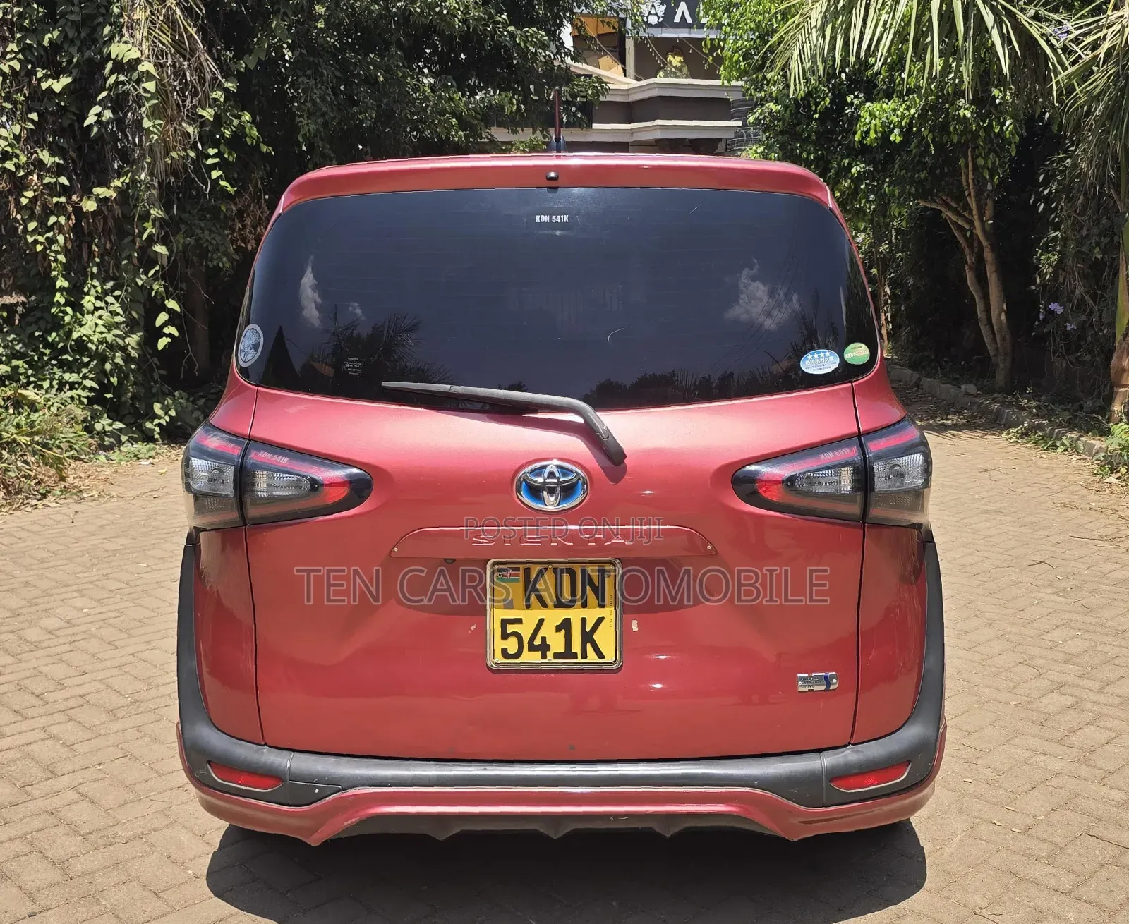 Toyota Sienta 2017 Red