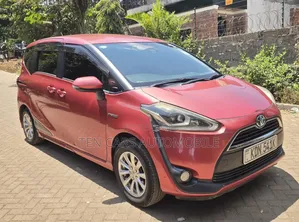 Toyota Sienta 2017 Red