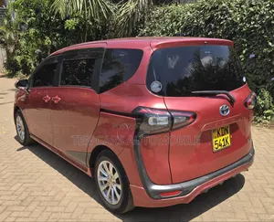 Toyota Sienta 2017 Red
