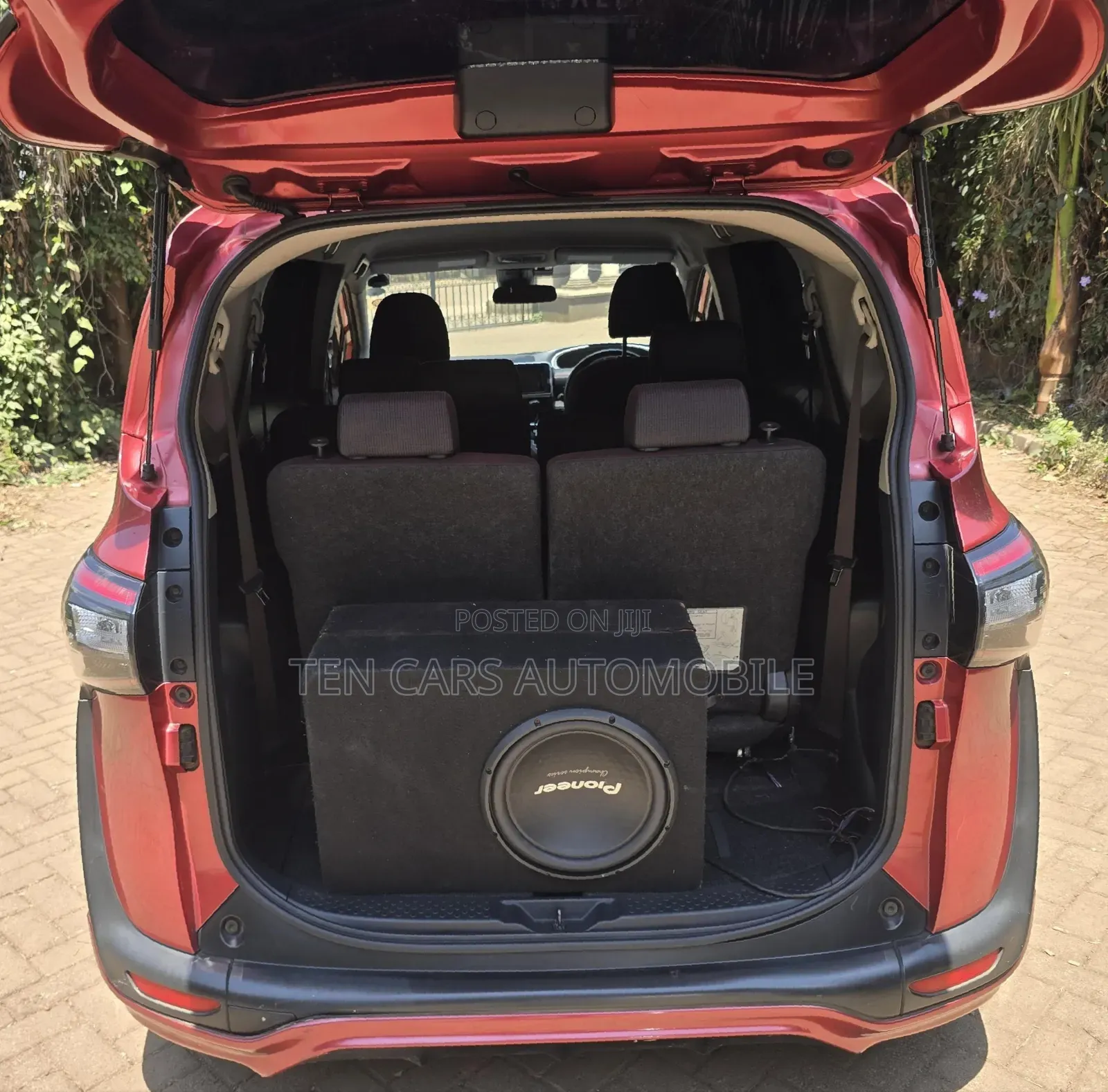 Toyota Sienta 2017 Red
