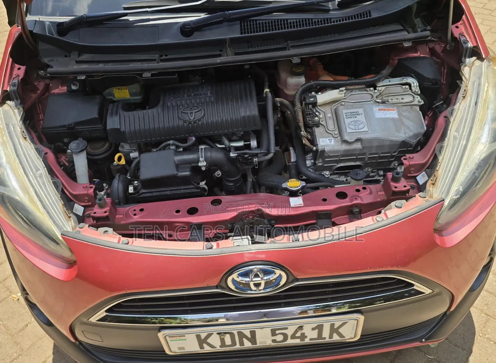 Toyota Sienta 2017 Red