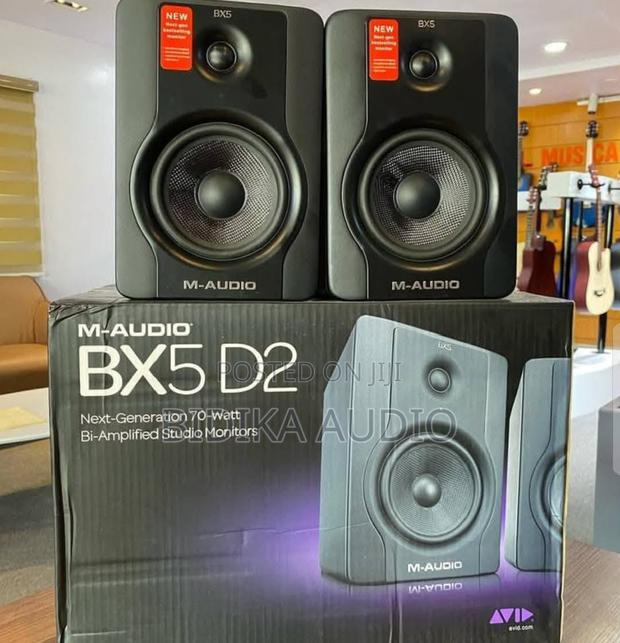 M-Audio BX5 D2 5-Inch Active 70W Bi-Amplified Nearfield Studio Monitor