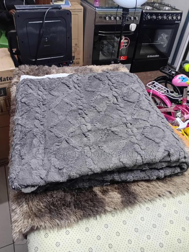 Sharper Cossy Blanket - thumbnail 4