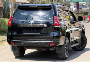 Toyota Land Cruiser Prado 2022 Black