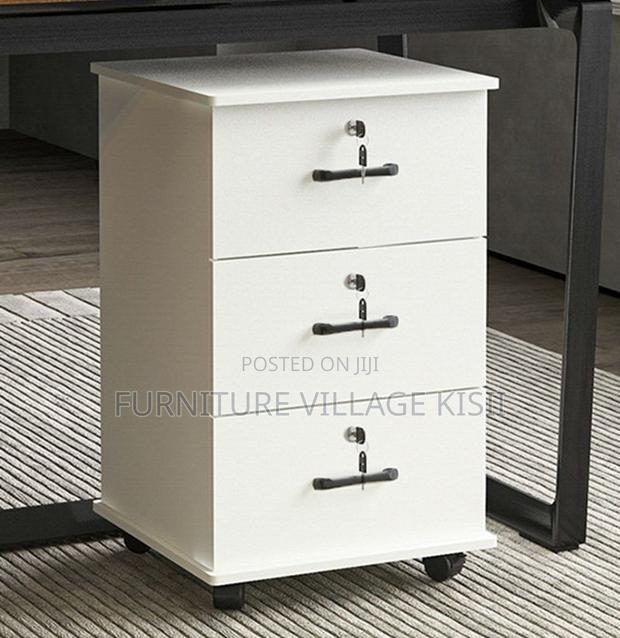 Office Cabinet: 3-Drawer Pedestrian Cabinet - thumbnail 3