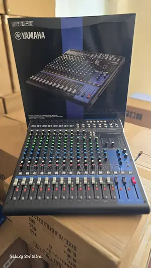 Yamaha MG16XU 16-Input Studio Recording Desk With Built-in USB Interfa