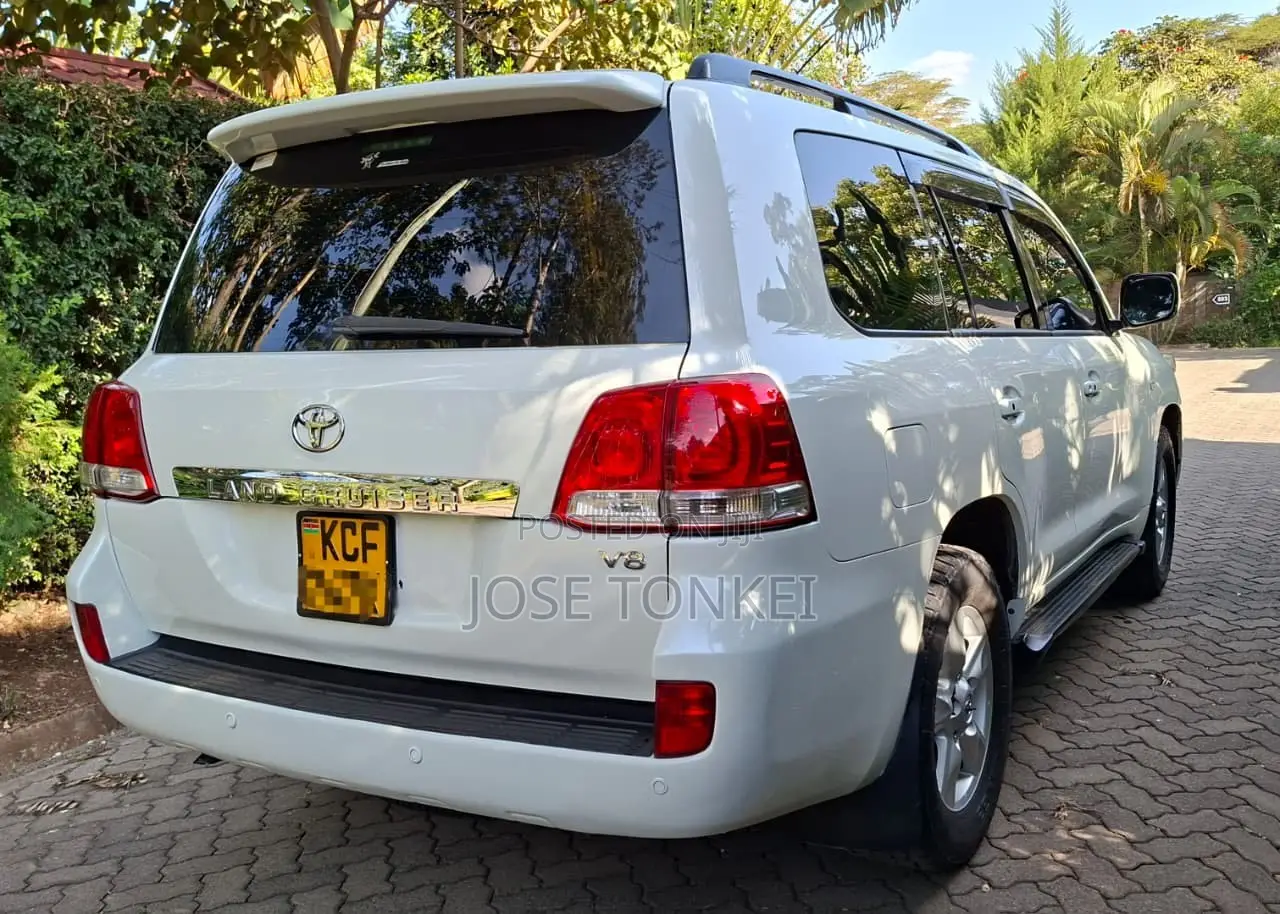 Toyota Land Cruiser 2008 White