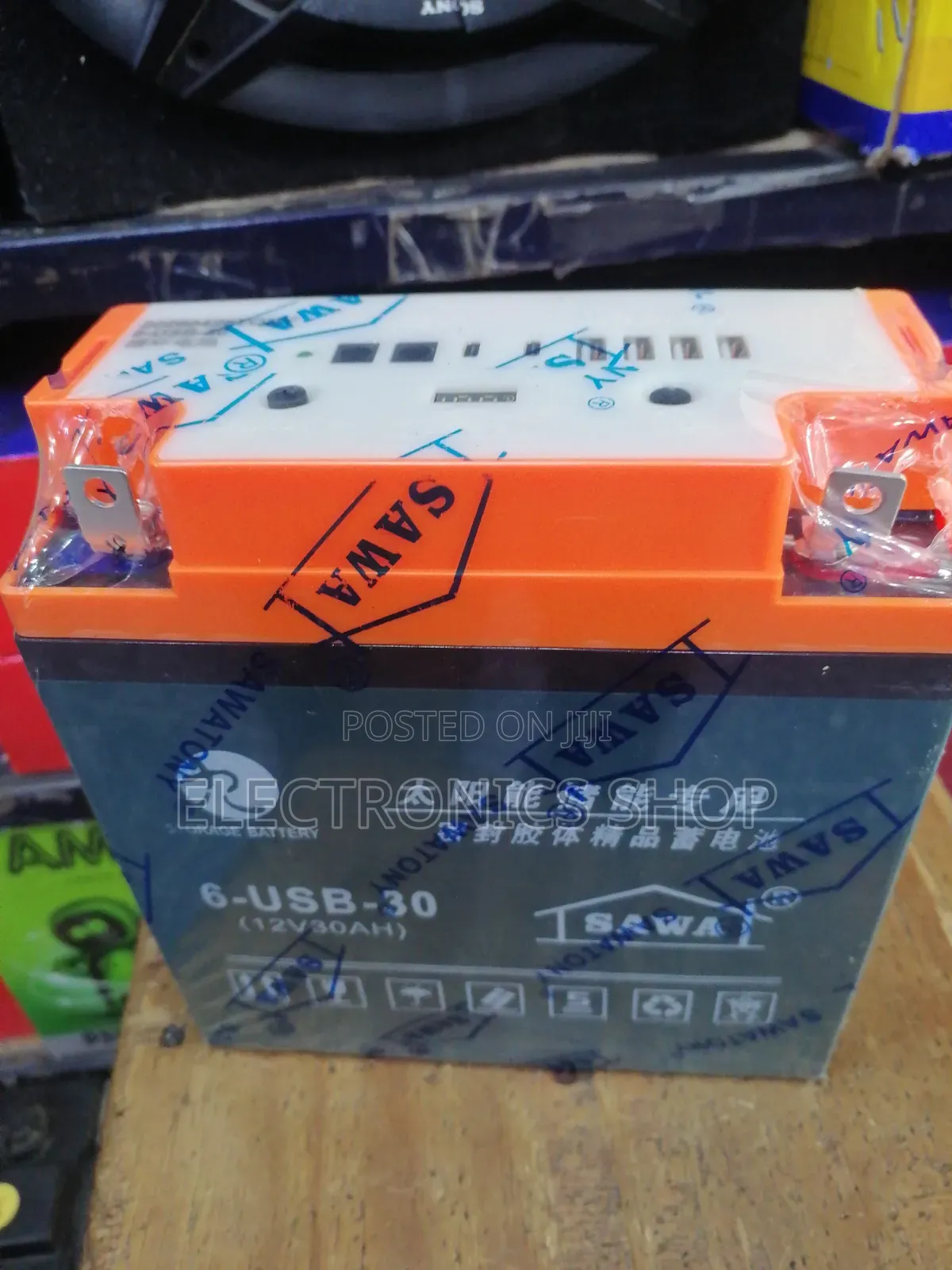 Sawa 6-USB 12v/30ah Seald All in 1 Solar Battery