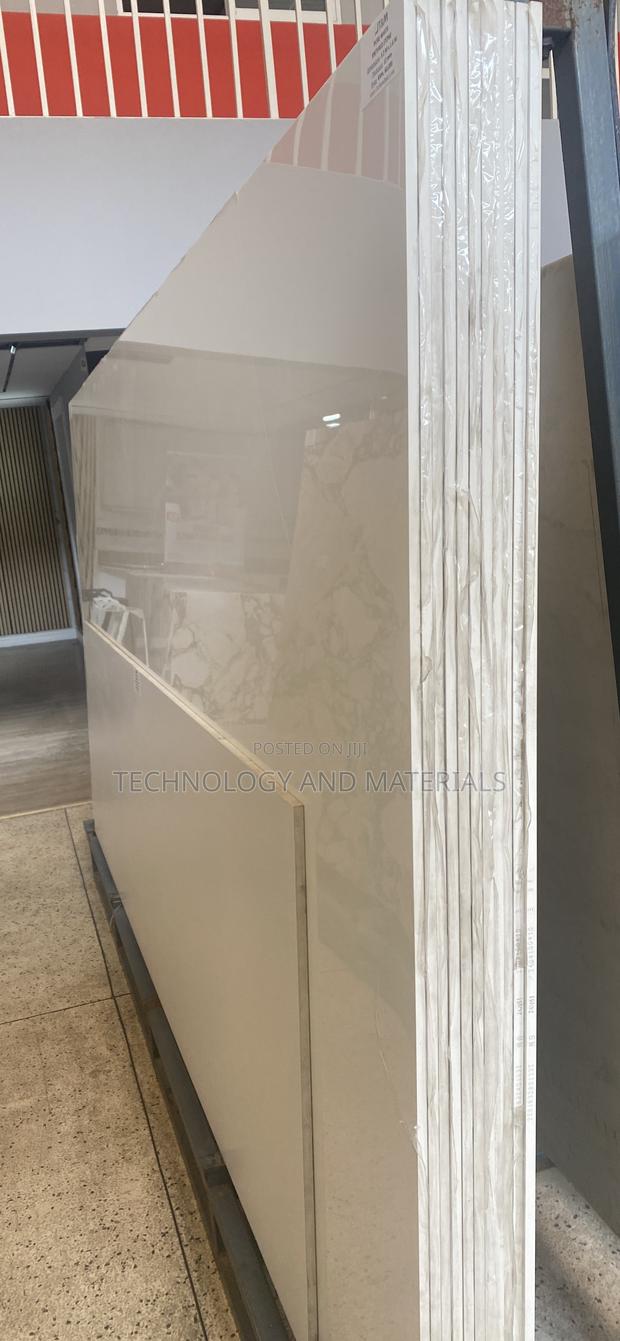 Pure White Sintered Stone - thumbnail 2