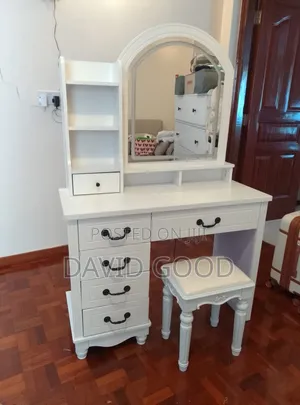 High Quality Mekeup Table