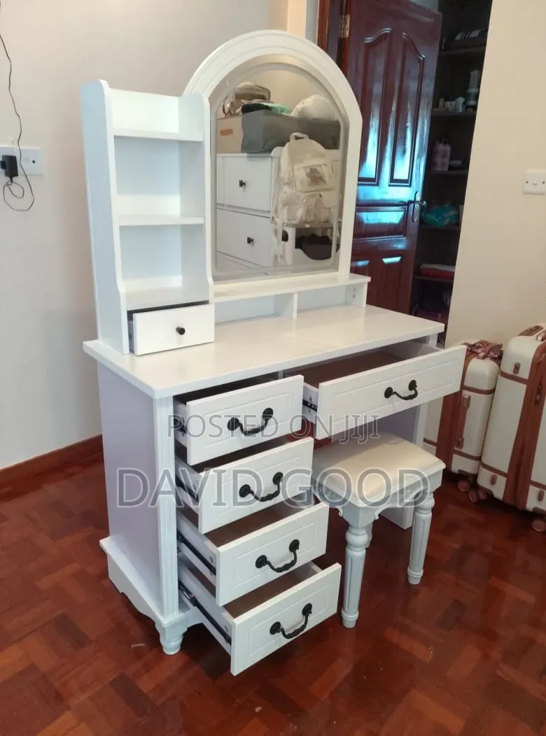 High Quality Mekeup Table