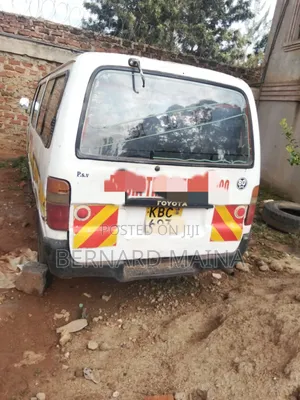 Toyota HiAce 2001 White
